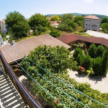 بيت ضيافة Atanasovi House 2*