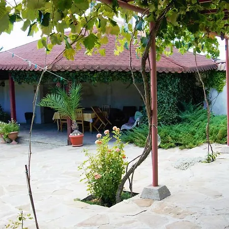 Atanasovi House 게스트하우스 2*