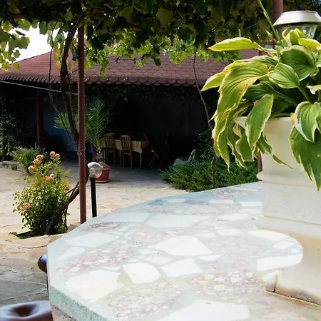 Atanasovi House بيت ضيافة