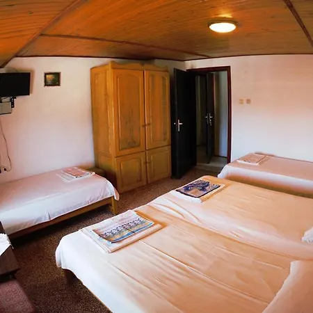 Atanasovi House بيت ضيافة 2*