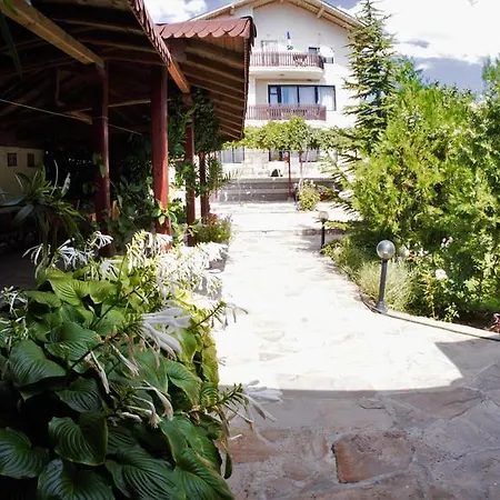 بيت ضيافة Atanasovi House