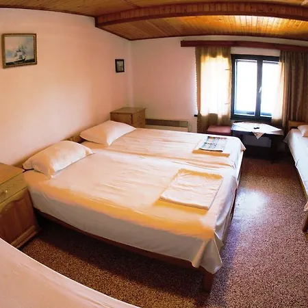 Atanasovi House 게스트하우스 슈코르필로브치