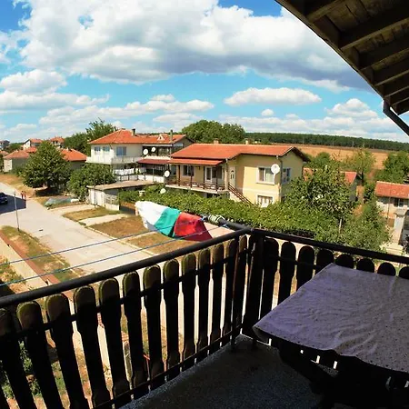 Atanasovi House Πανσιόν 2*