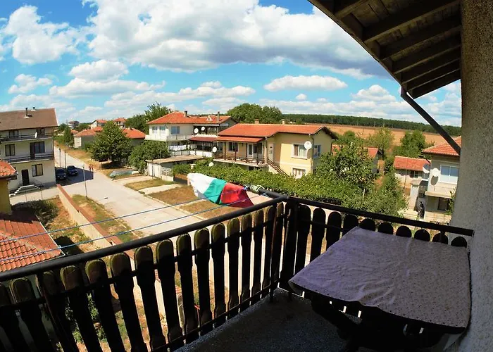 Atanasovi House Casa de hóspedes 2*